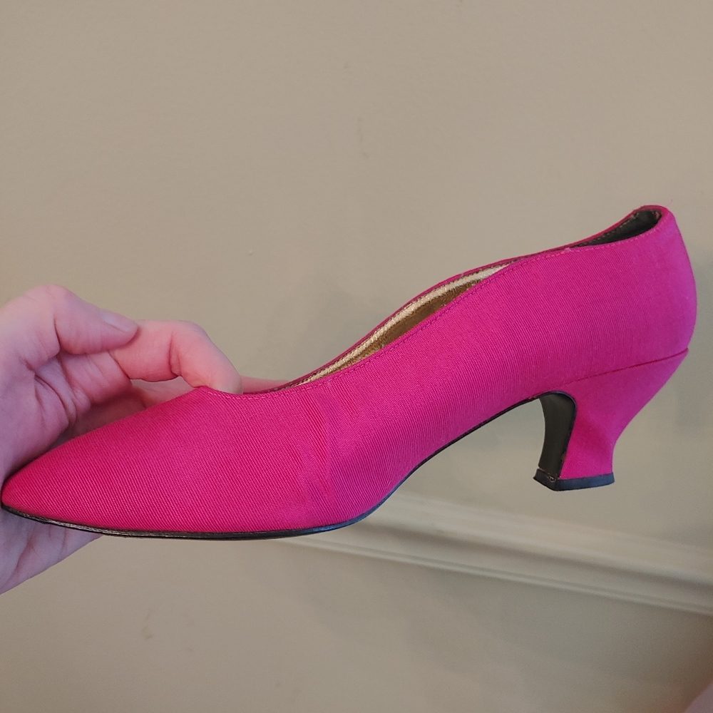 Fuschia shoes, pumps